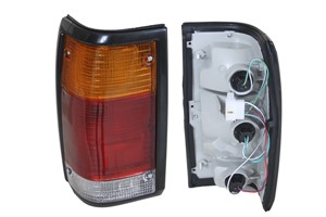 Takavalo, Oikea, MAZDA B-SERIE, 8BU151150
