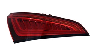 Takavalo, Oikea, AUDI Q5, 8R0 945 094C